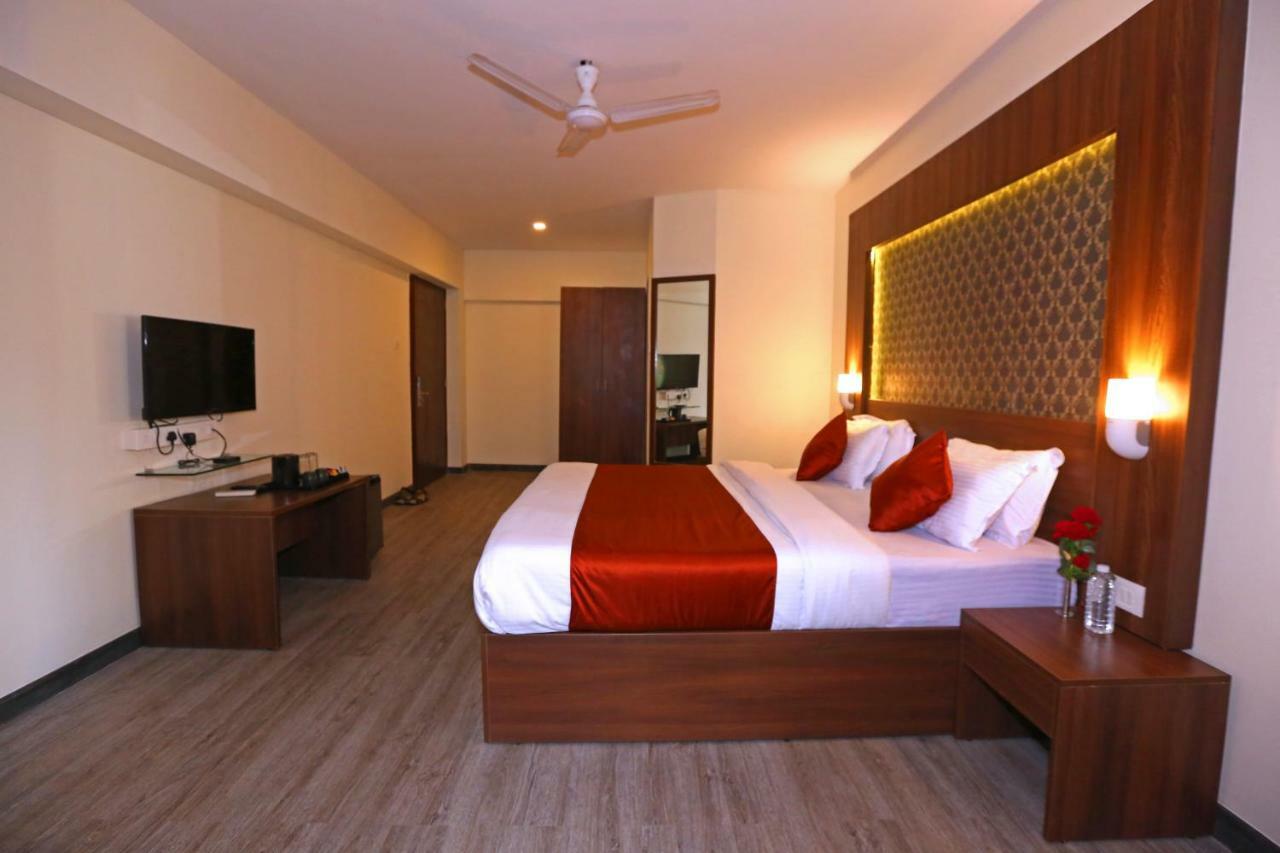 Malad Hotel Shantidoot, Dadar מראה חיצוני תמונה