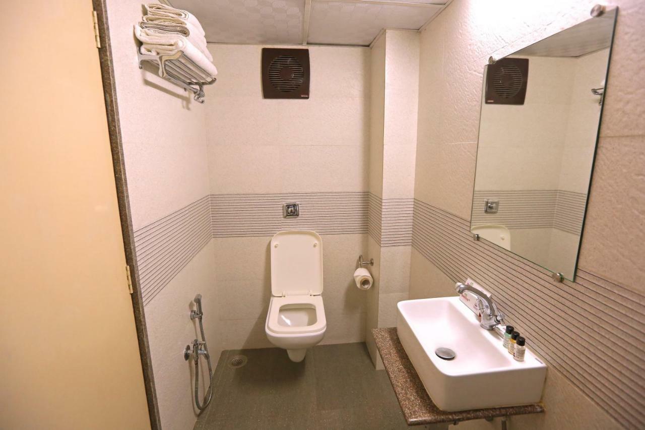 Malad Hotel Shantidoot, Dadar מראה חיצוני תמונה